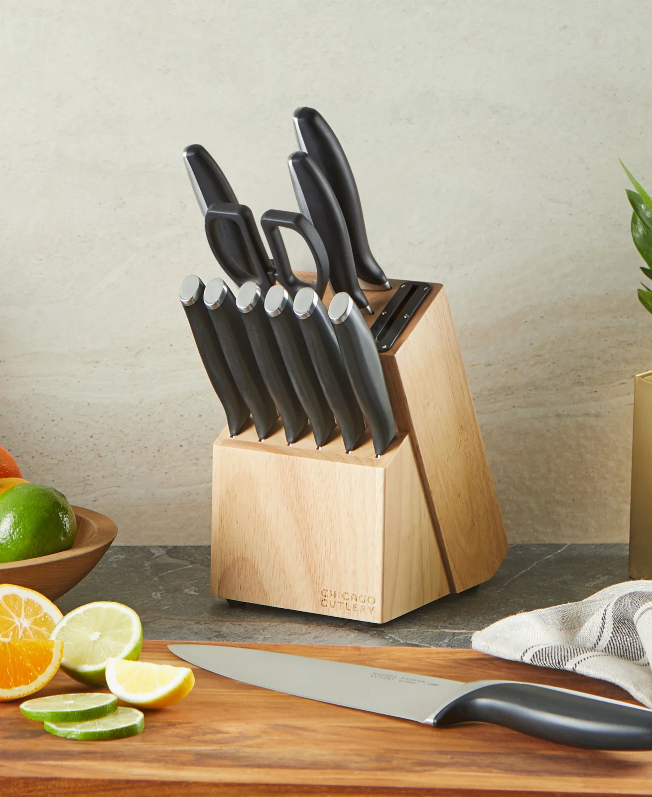 Chicago Cutlery® AvondaleTM 12-piece Block Set Knife - Image 2